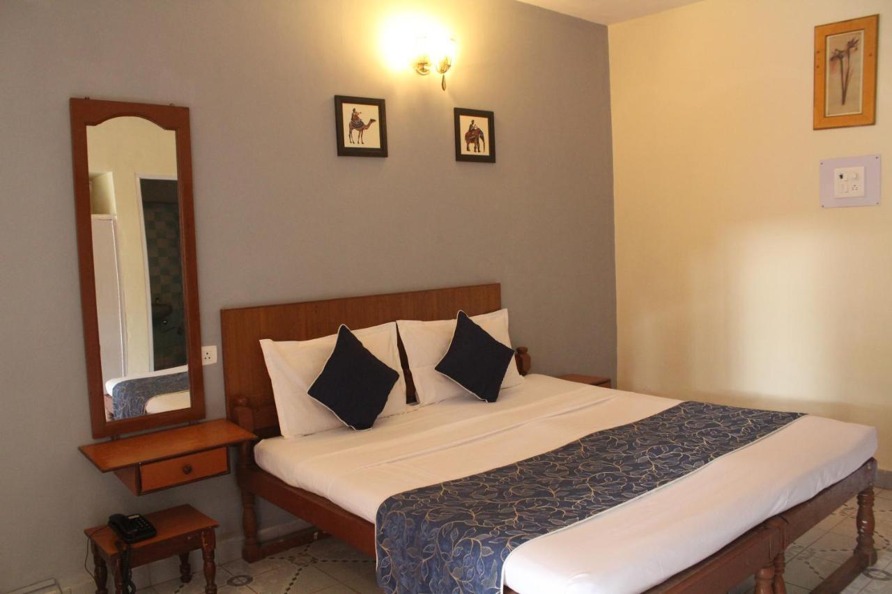 Dona Julia Beach Resort Калангут Экстерьер фото
