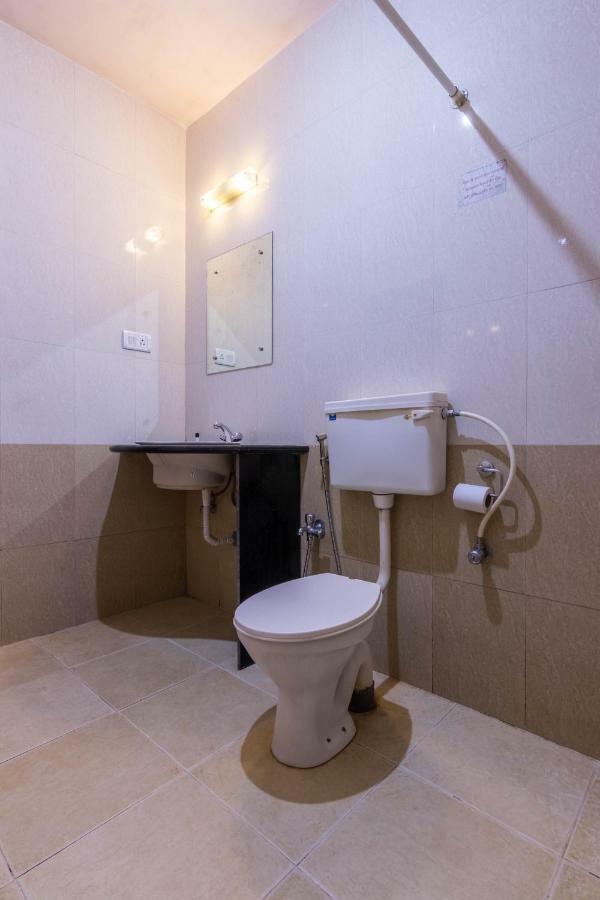 Dona Julia Beach Resort Калангут Экстерьер фото