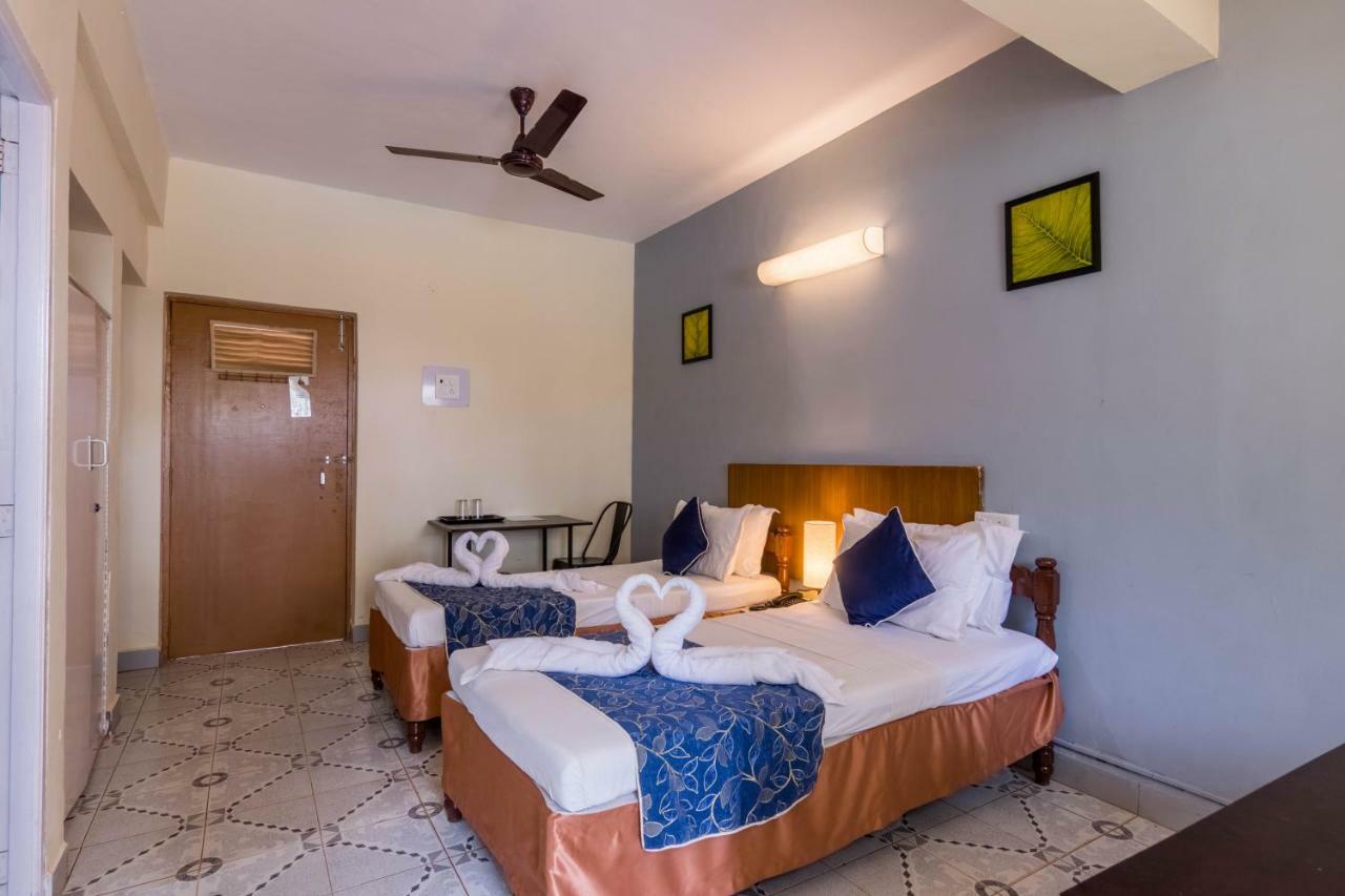 Dona Julia Beach Resort Калангут Экстерьер фото