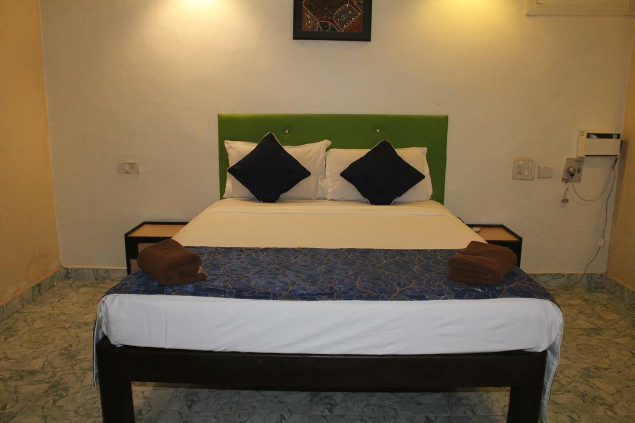 Dona Julia Beach Resort Калангут Экстерьер фото