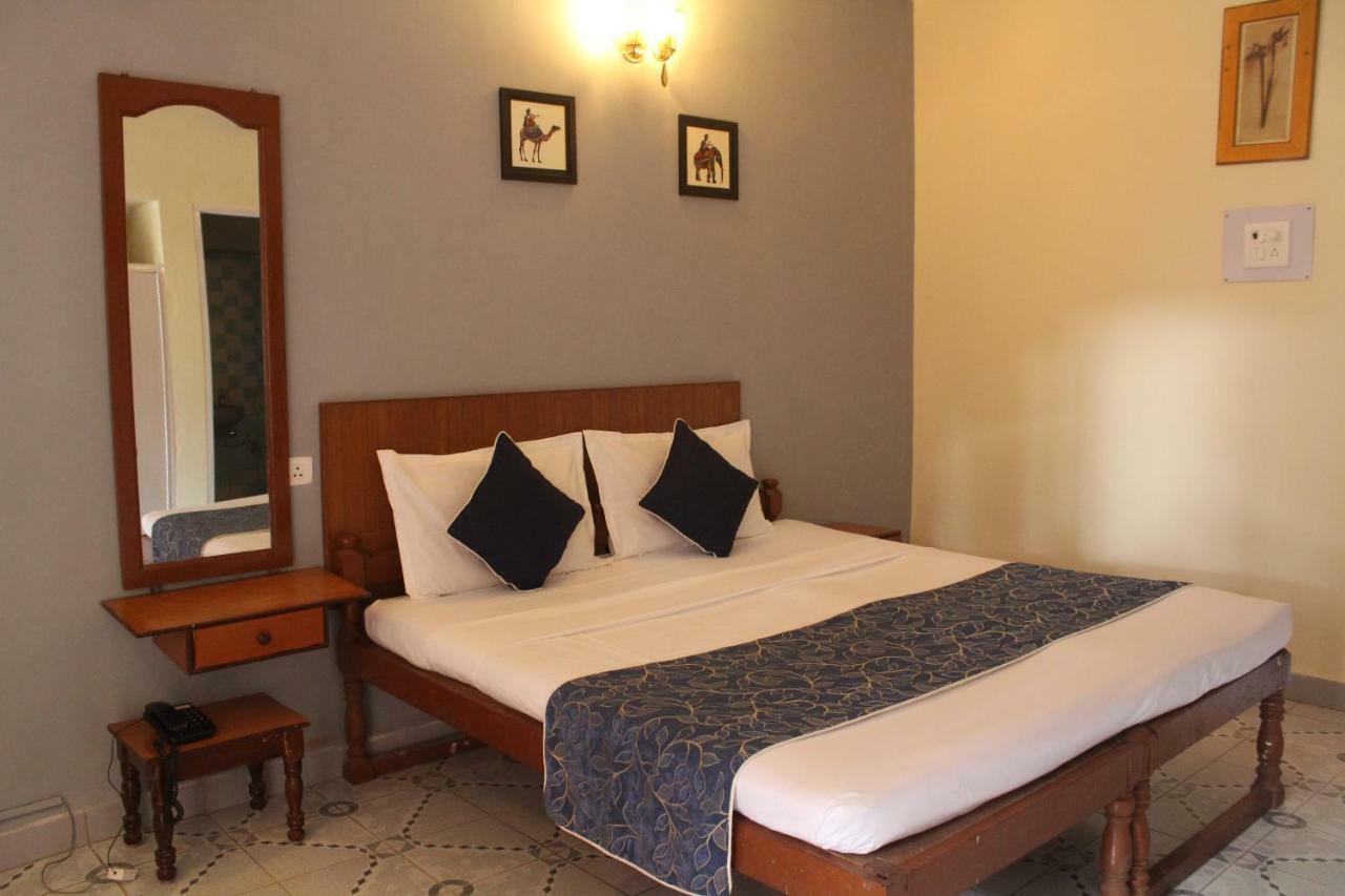 Dona Julia Beach Resort Калангут Экстерьер фото