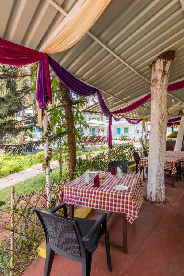Dona Julia Beach Resort Калангут Экстерьер фото